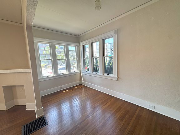 3rd image of 320 Upas St