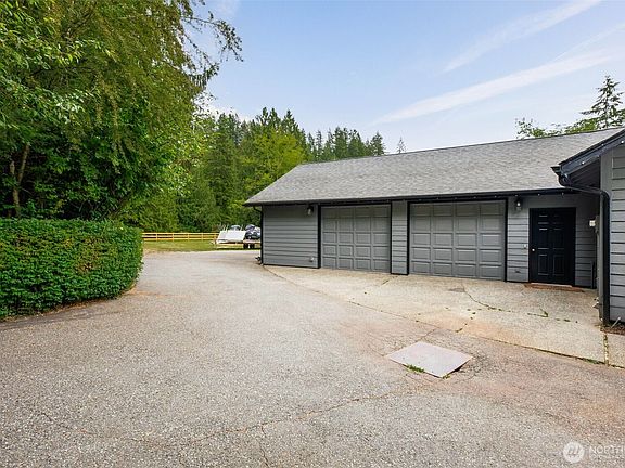 5th image of 221 Russell Road