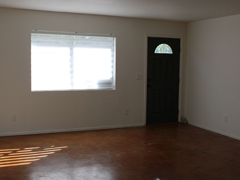 Unit 2 Living Room_11022021