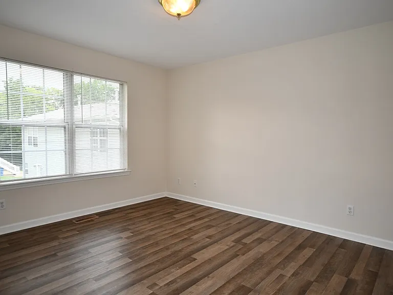 1137 Thomas Ln #B — Photo 9