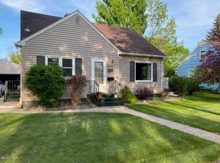 1411 Oak St, Grand Forks, ND 58201