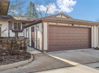 728 Claygate Ct, Ballwin, MO 63021