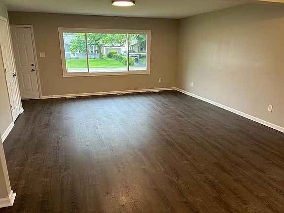 3rd image of 1642 Vine Ct