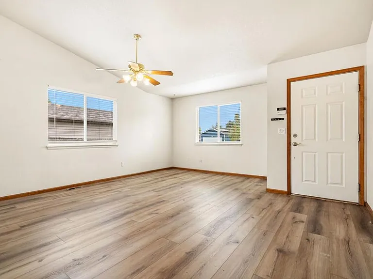 1110 Norma Ct — Photo 5