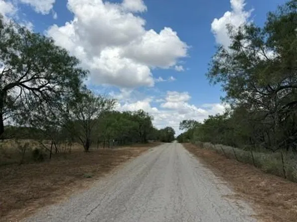1000 Baker Ranch Rd, Luling, TX 78648