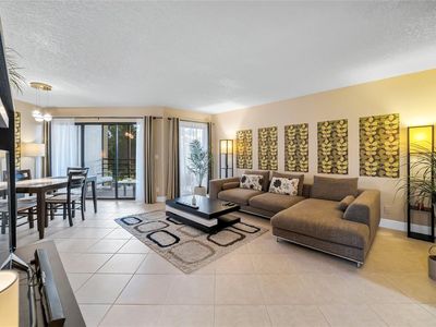 5701 Camino Del Sol #303, Boca Raton, FL, 33433