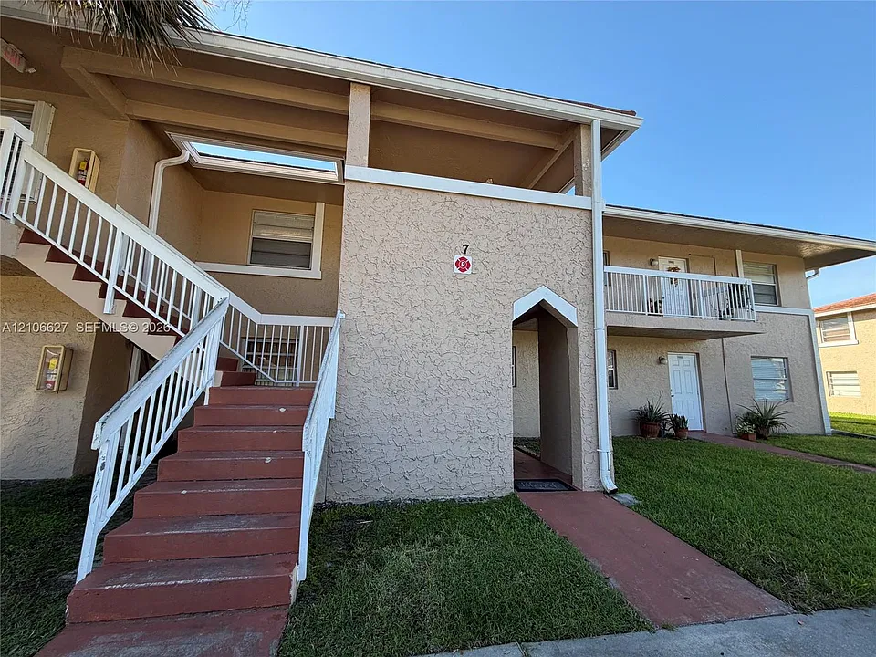 9954 Twin Lakes Dr #7-O