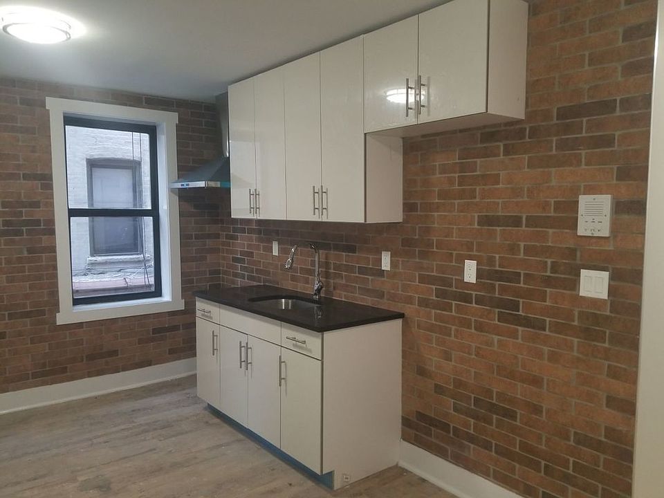2nd image of 2690 University Ave APT 5F