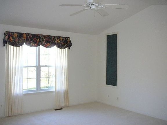 5th image of 201 Kathryn Ln
