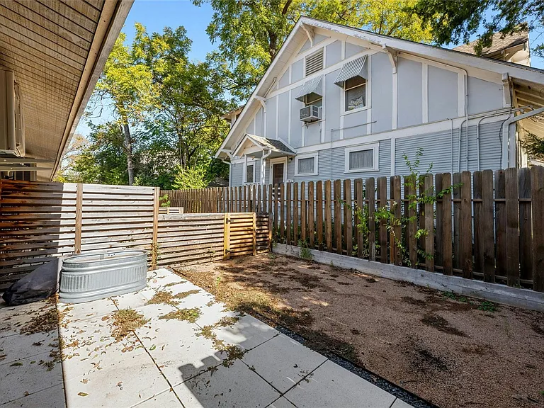 2201 Leon St #D — Photo 21