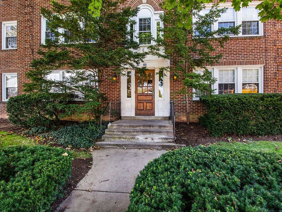 2nd image of 318 W Nittany Ave #8