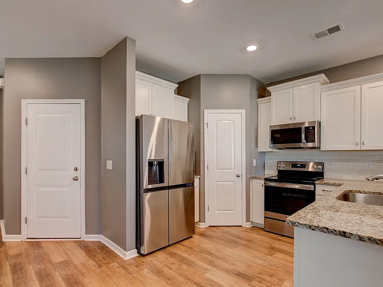 416 Sandfarm Trl — Photo 8
