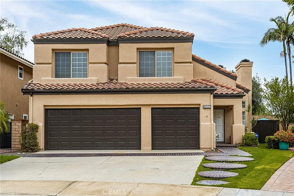 4 bed, 2.5 bath, 2544 sqft, $6,250 — Photo 1