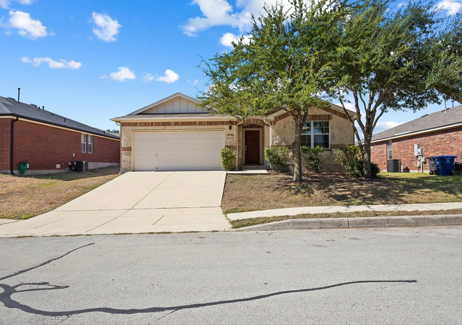 3 Bedroom/2 Bath Encino Ridge Subdivision — Photo 1