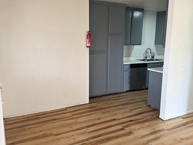 624 E Virginia Way #D — Photo 4