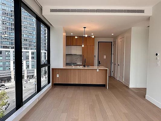 5th image of 45-07 Court Sq #5D