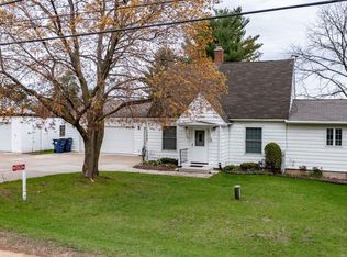 N10636 Lakeshore Rd, Clintonville, WI 54929