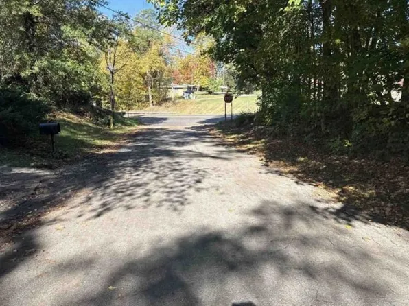 8882 Sunset Dr, Berrien Springs, MI 49103