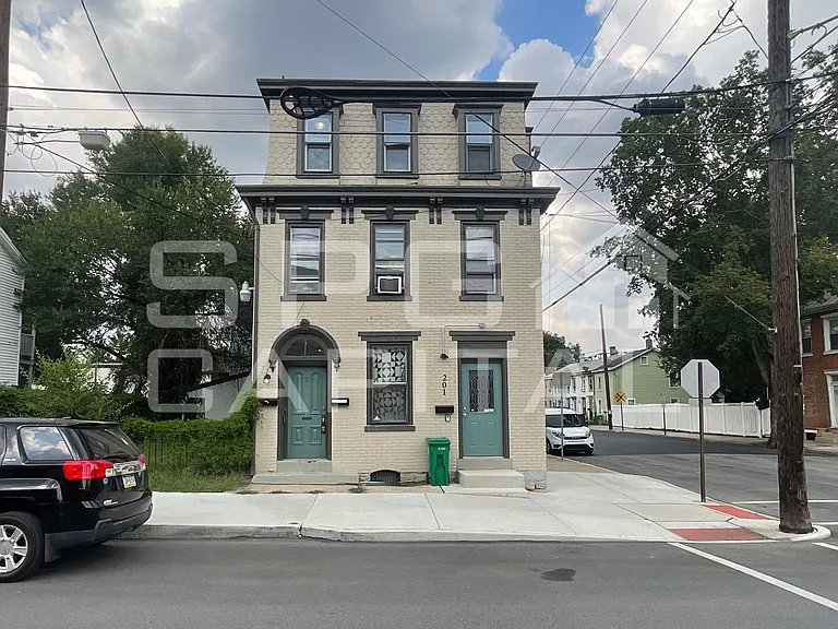 203 W North St — Photo 1