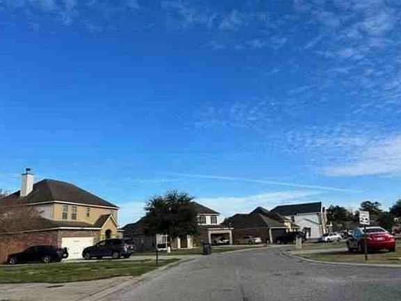 Exterior Neighborhood (street photo)