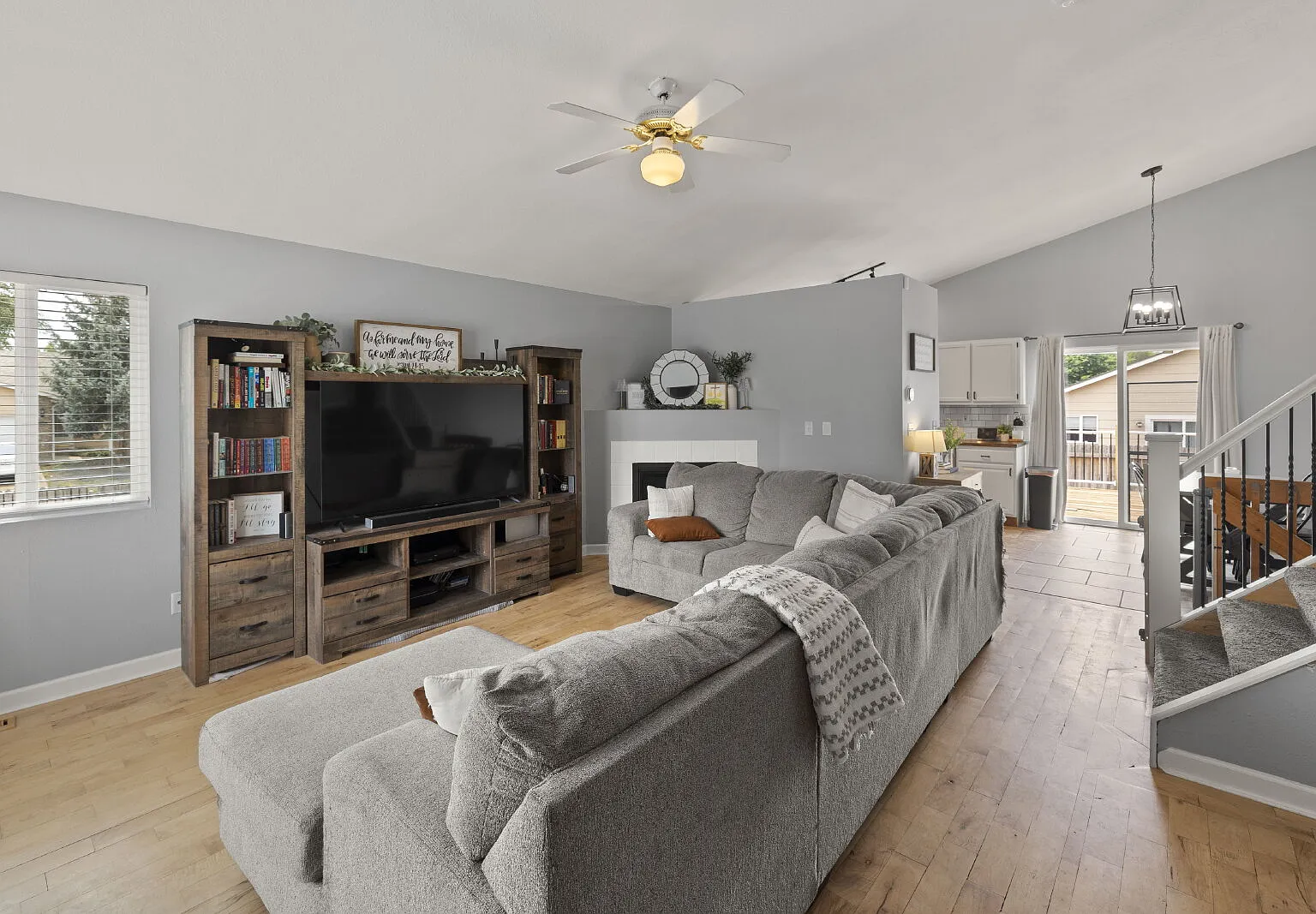 4 bed, 2.0 bath, 1500 sqft, $2,425 — Photo 2