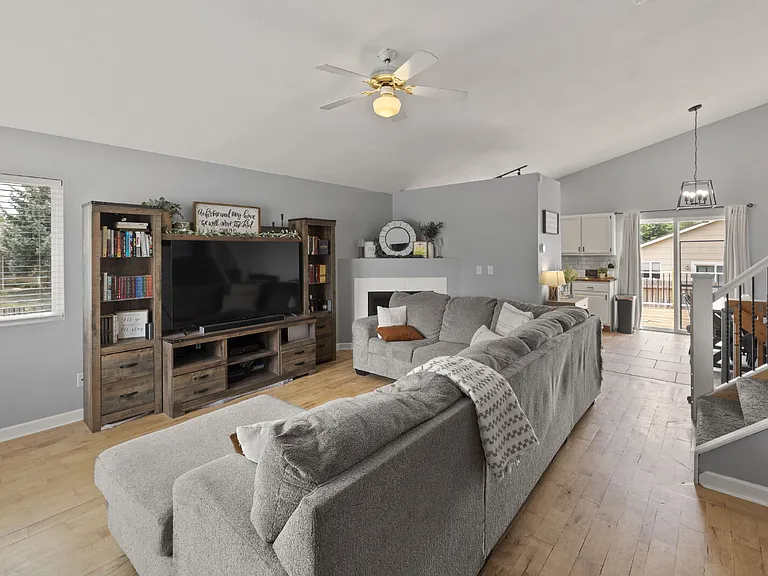 4570 Lincoln Plaza Dr — Photo 2