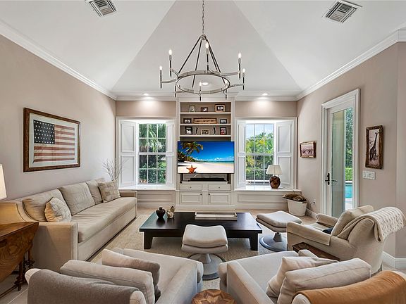 5th image of 211 Shores Dr