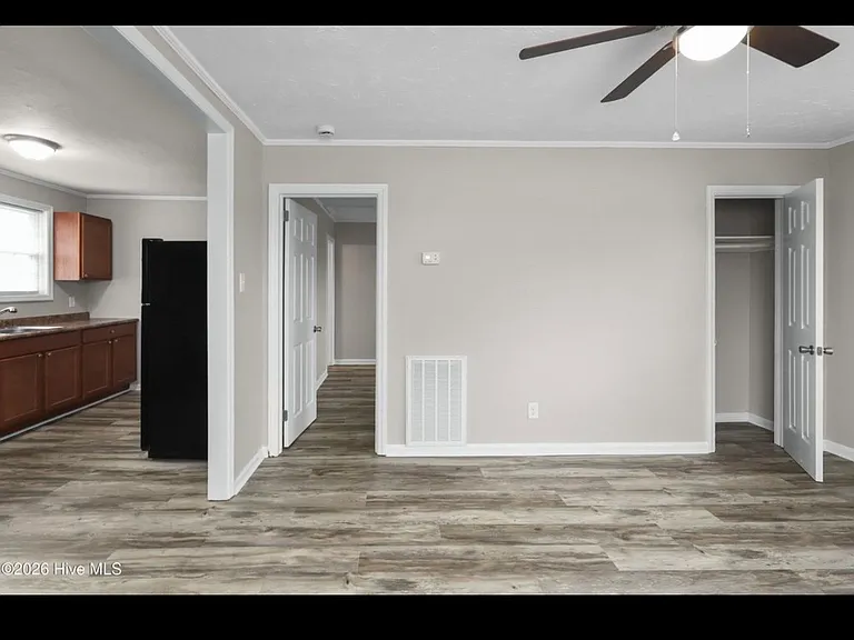 300 Starling St — Photo 9