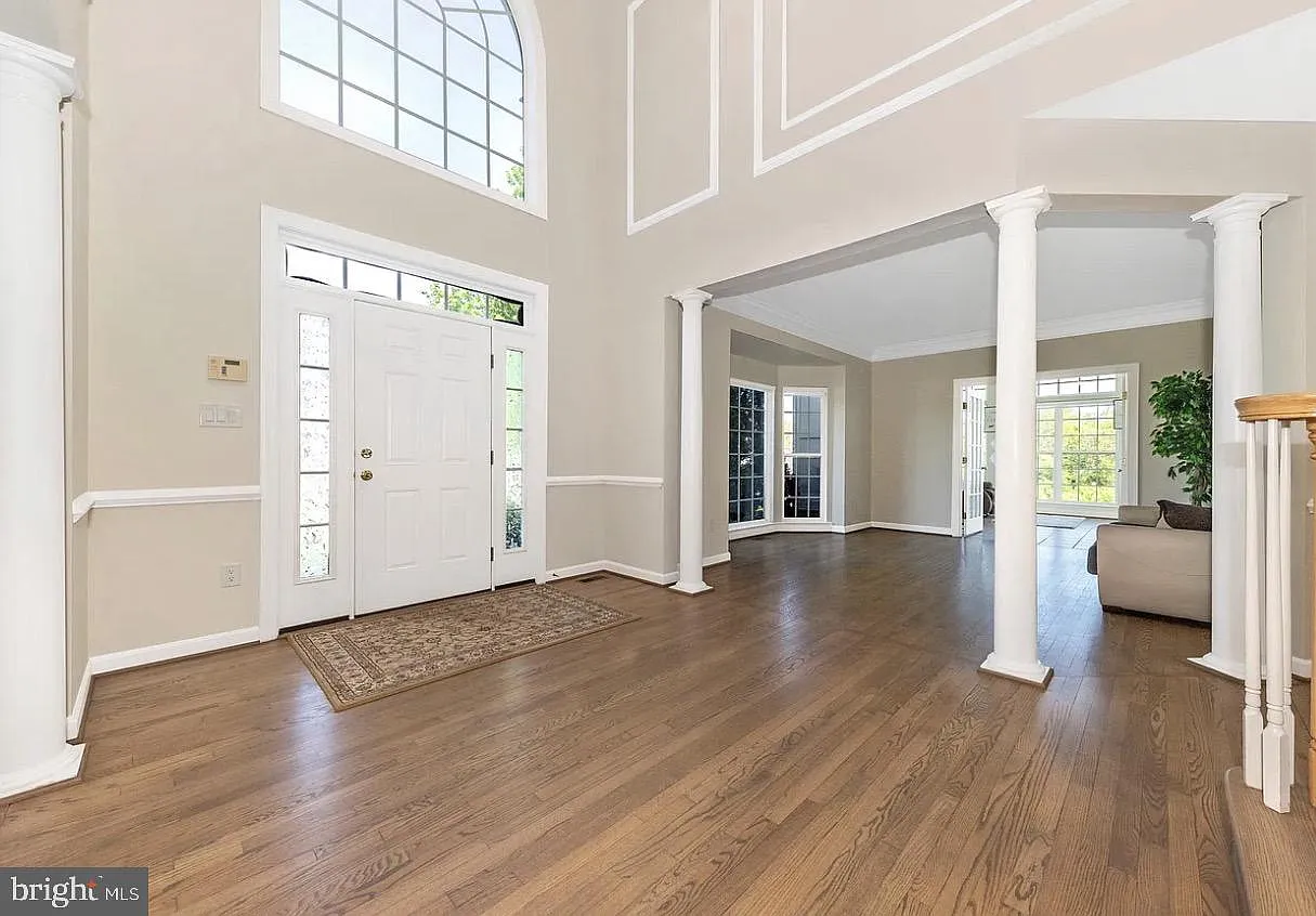 6 bed, 5.5 bath, 6622 sqft, $5,200 — Photo 3