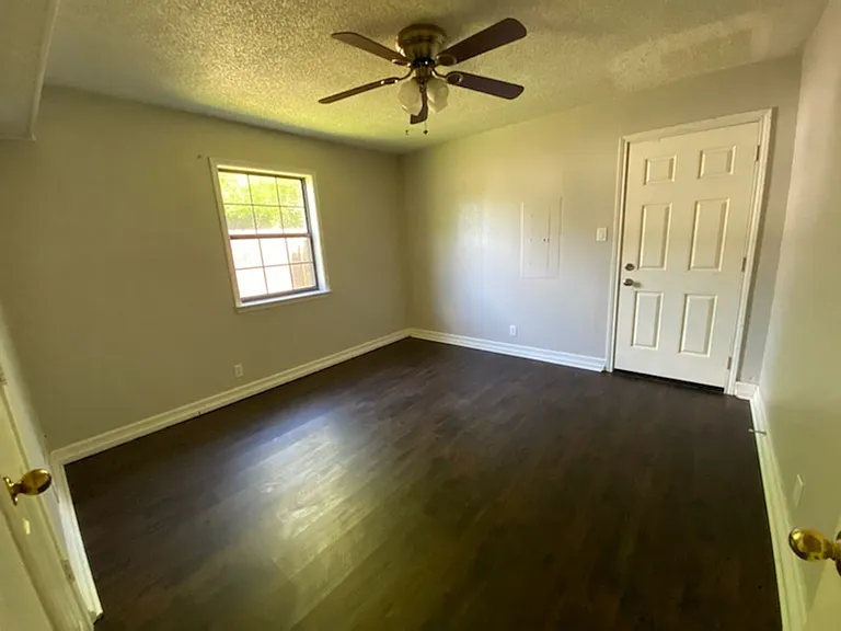1107 Esma St — Photo 6