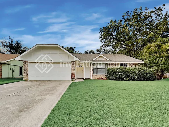 5909 Cimarron Trl, Haltom City, TX 76148