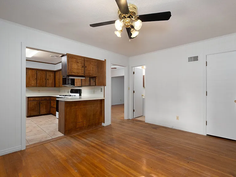 2050 Bowie St — Photo 10