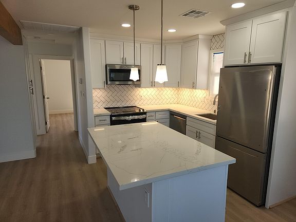 2nd image of 630A Pecan St