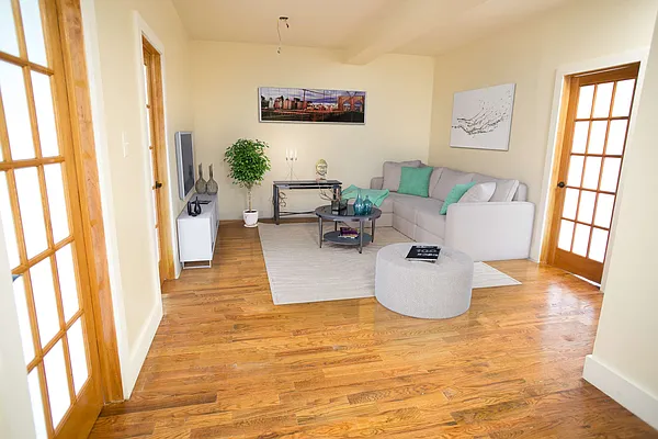 Rented by Evergreen Apartments BK | media 2