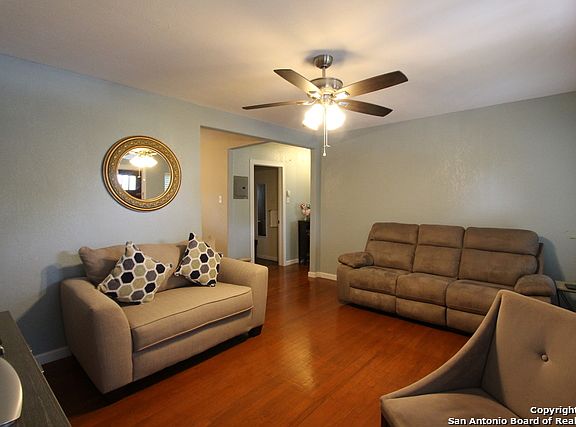 5th image of 919 W Wildwood Dr