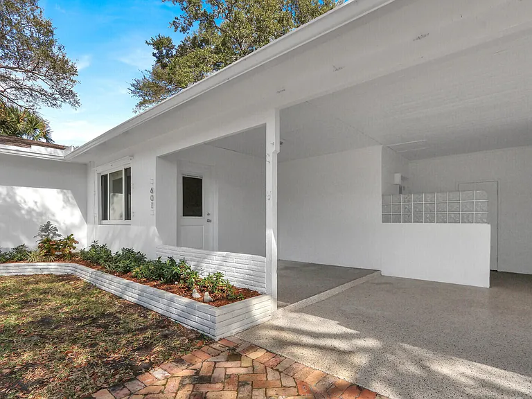601 Paulina Rd — Photo 6