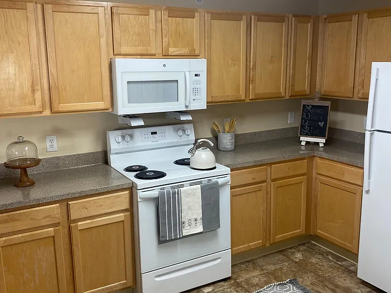 Benjamin Court - A 55+ Community — Photo 19