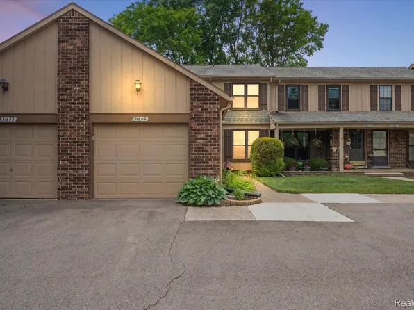 31609 Green Meadow Ln #139, Warren, MI 48093