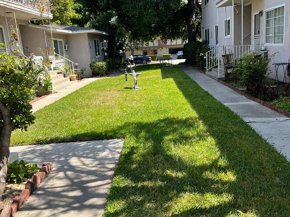 Greenbelt between 707 and 709 buildings