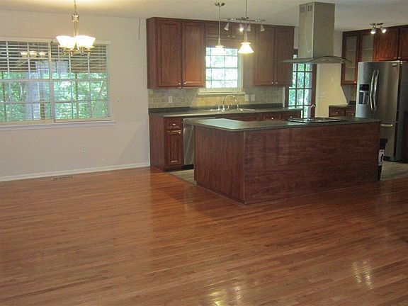 5th image of 2547 Daly Dr
