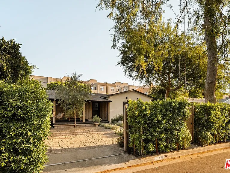 11476 La Maida St — Photo 35