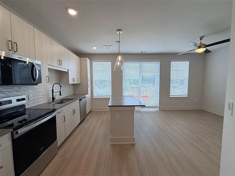 District on the Etowah Apartments — Photo 202