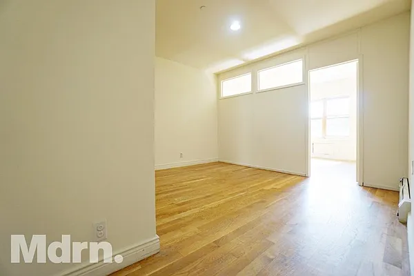 Rented by Mdrn Residential | media 19