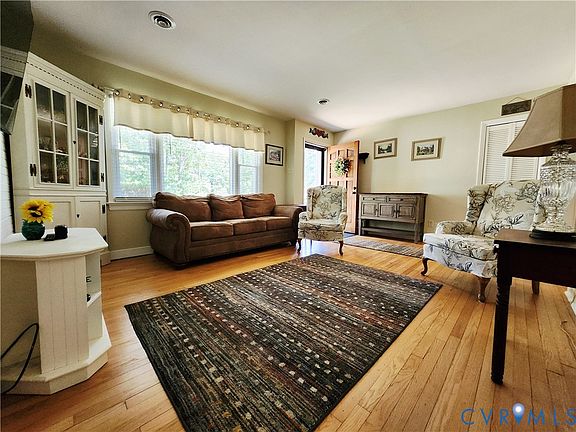 5th image of 1706 Pulliam St