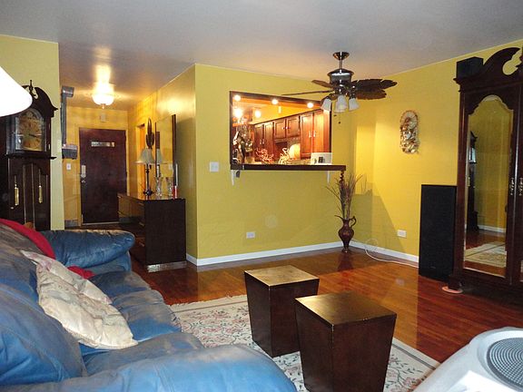 5th image of 7420 N Winchester Ave #2S