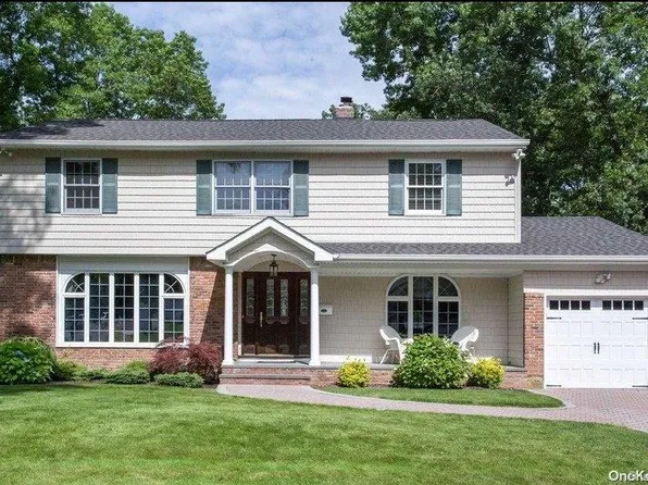 1 Willow Road, Old Bethpage, NY 11804