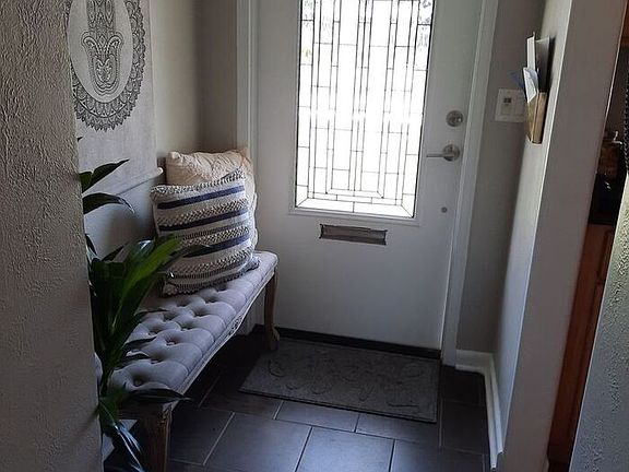 3rd image of 542 N Hampton Ave