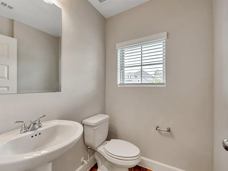 1328 Wicklow Forest St — Photo 5