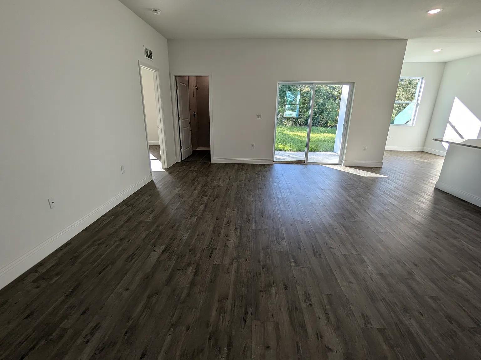 4 bed, 1881 sqft, $2,200 — Photo 4