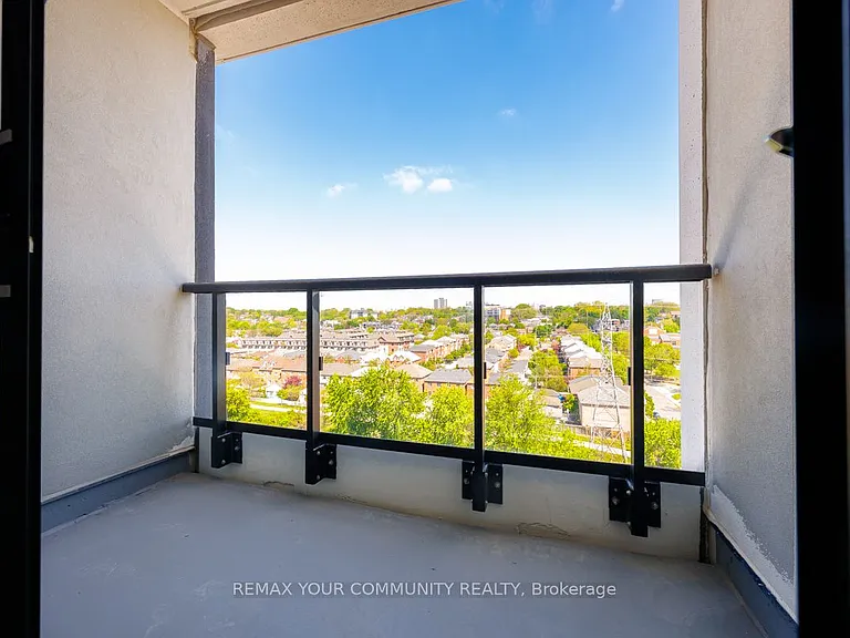 858 Dupont St #823 — Photo 20